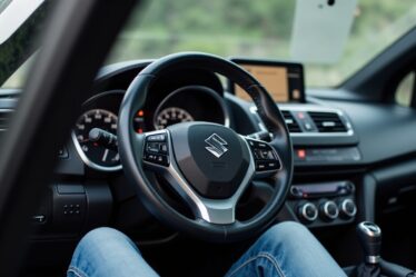 Déchiffrer les codes d'alarme du moteur hors-bord Suzuki : guide des bips et voyants