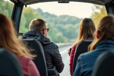 Explorer le voyage en groupe autrement : partez en van ou minibus avec chauffeur pour une expérience unique